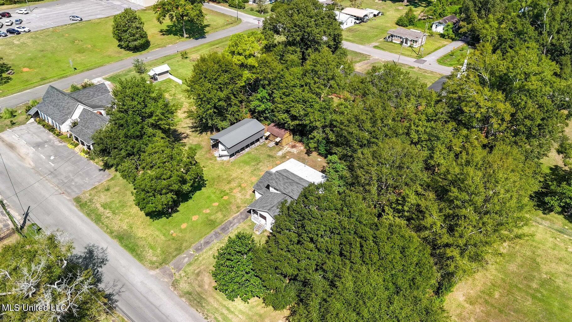 388 Oak Street Property Photo 28