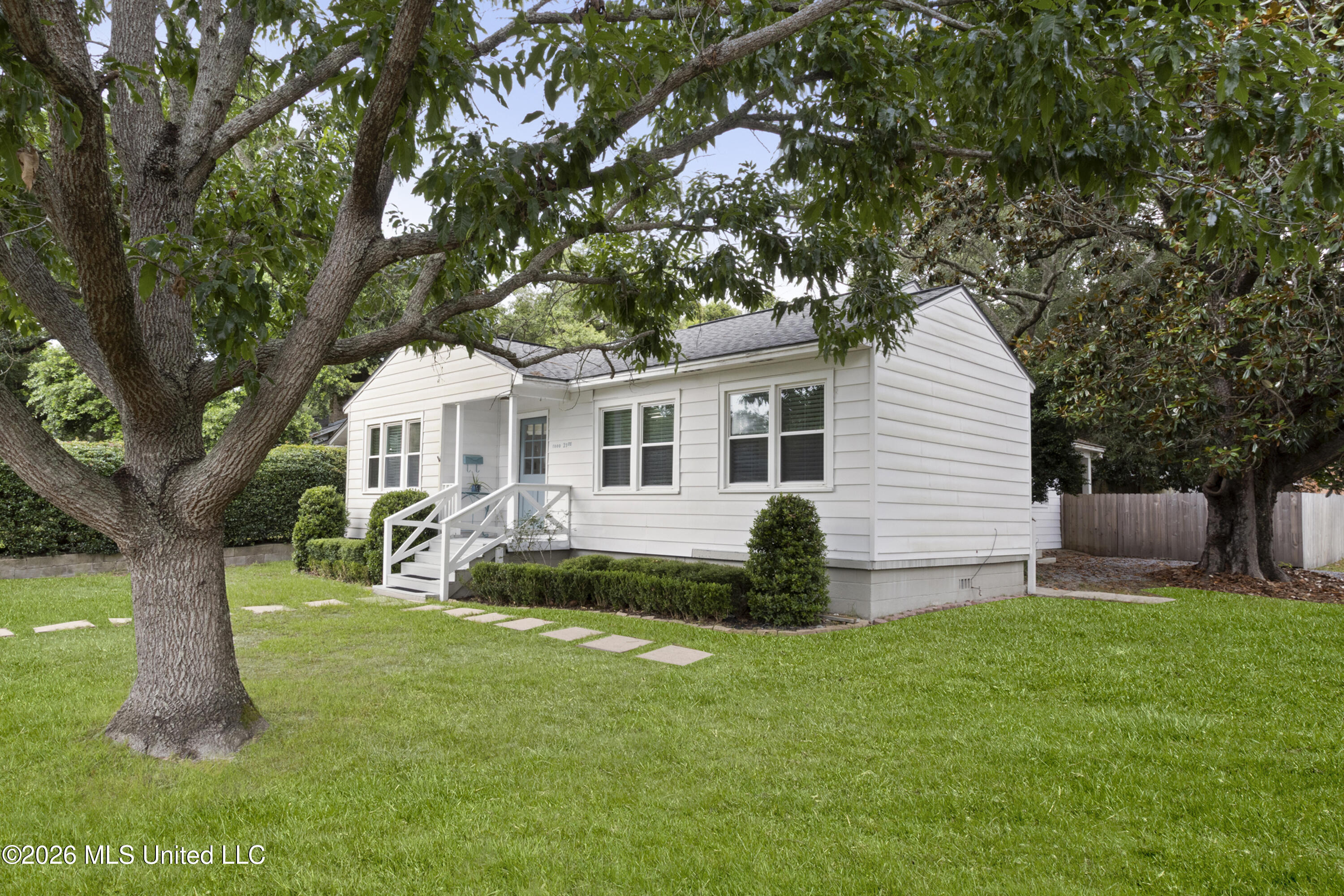 1000 27th Street Property Photo 2