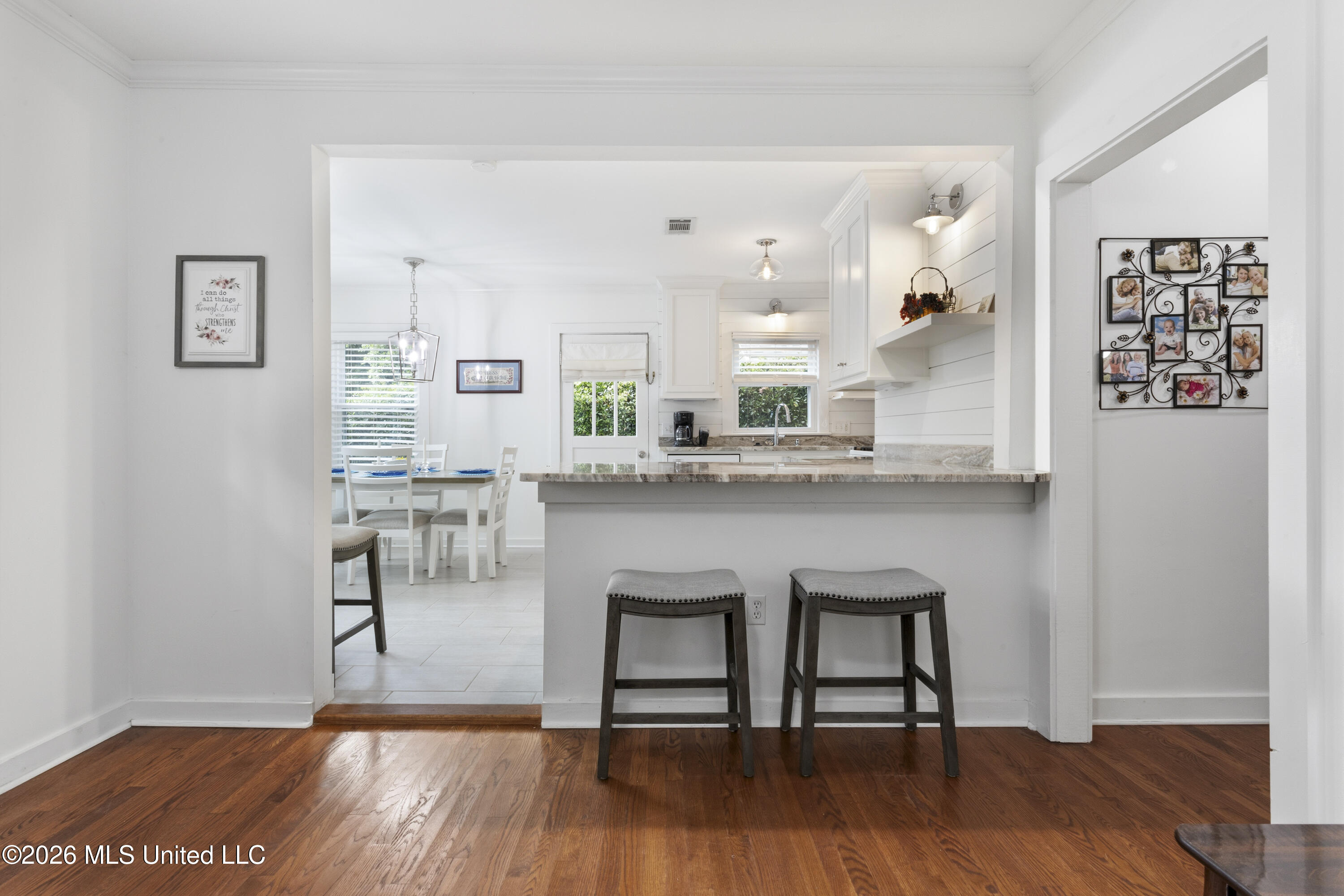 1000 27th Street Property Photo 8