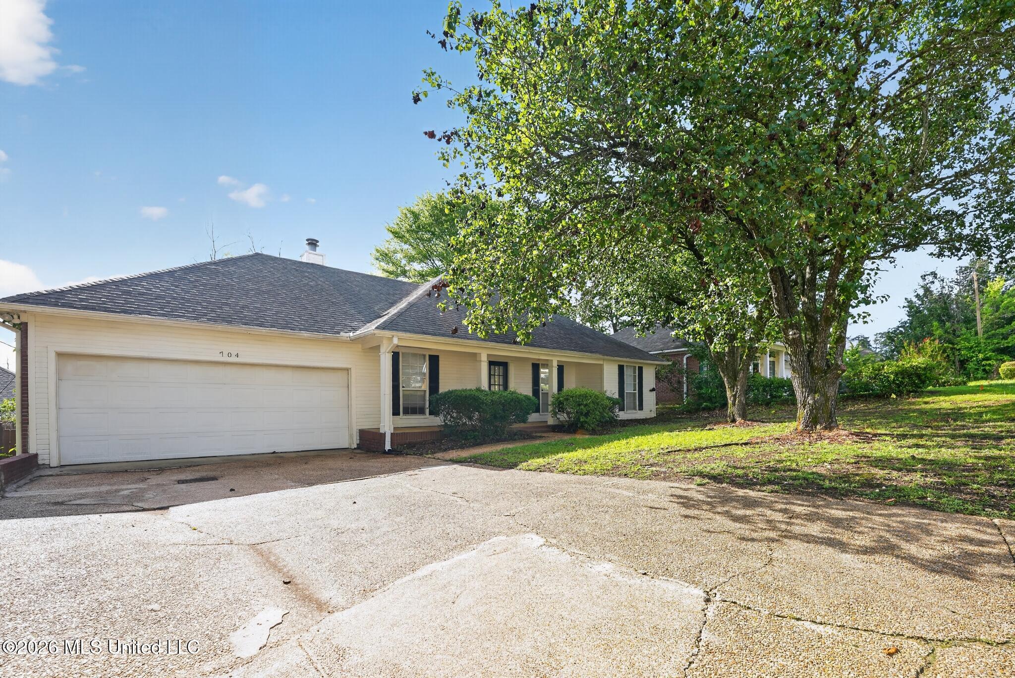 704 Dunleith Lane Property Photo 3