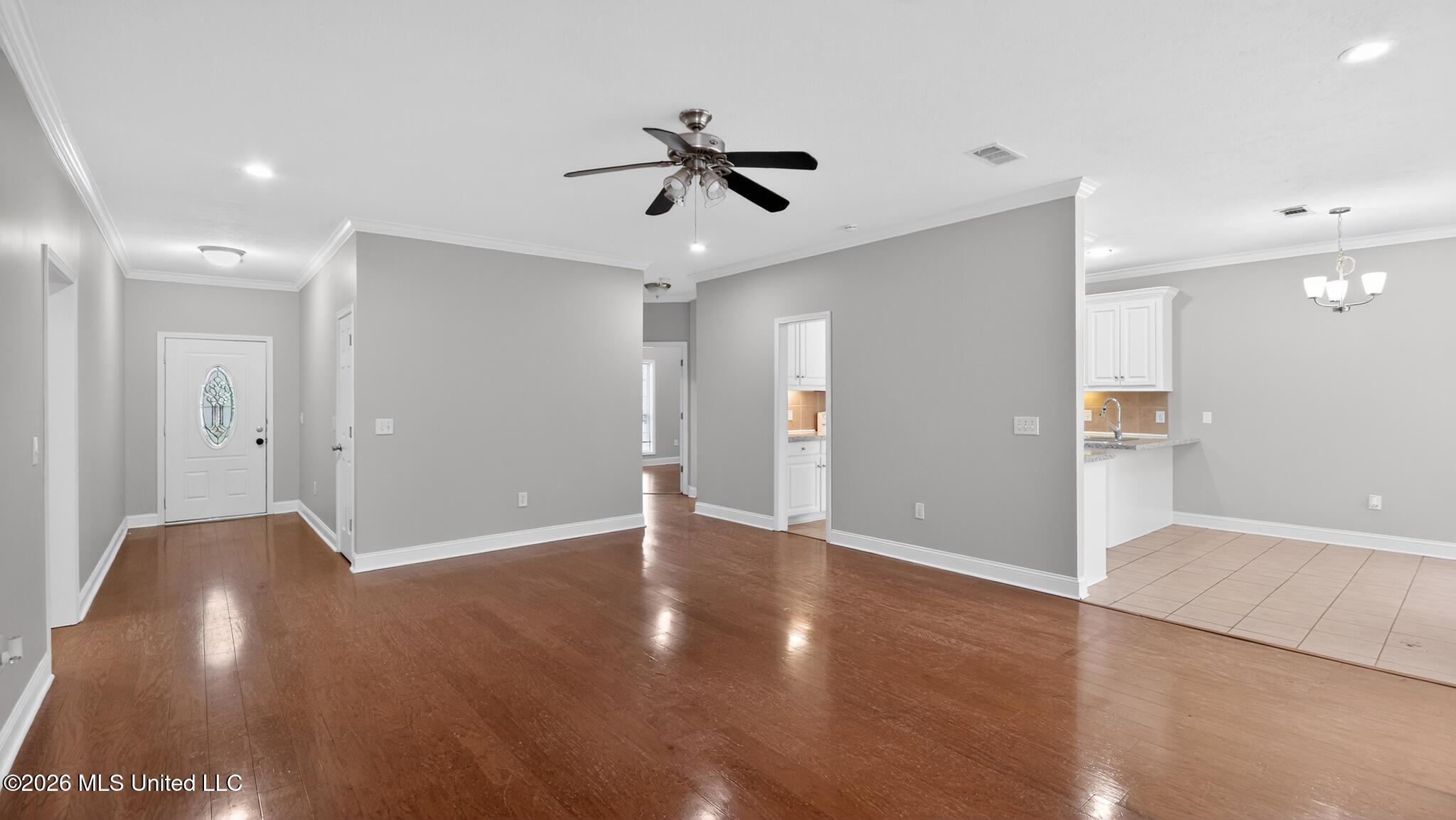 110 Live Oaks Boulevard Property Photo 3