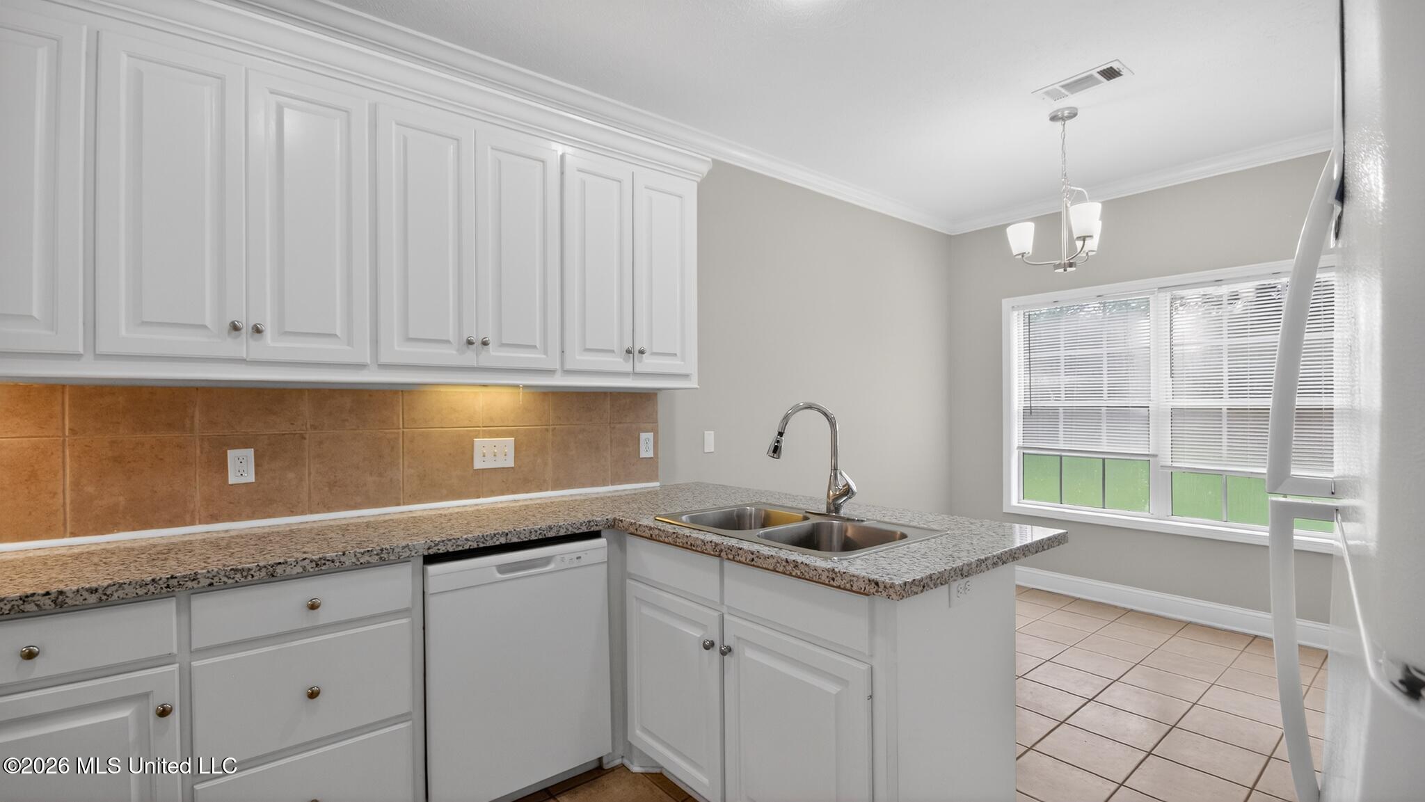 110 Live Oaks Boulevard Property Photo 7