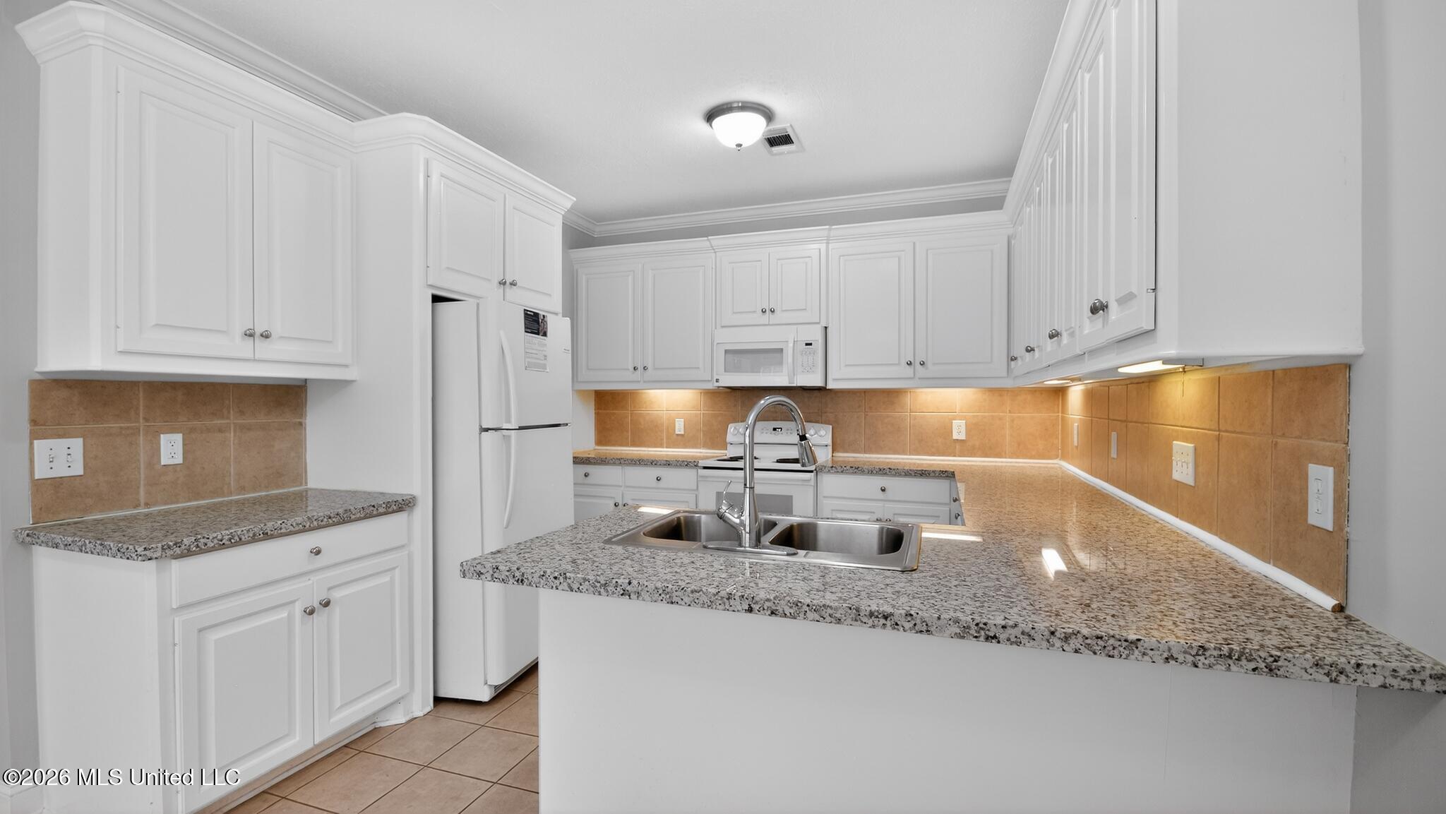 110 Live Oaks Boulevard Property Photo 8