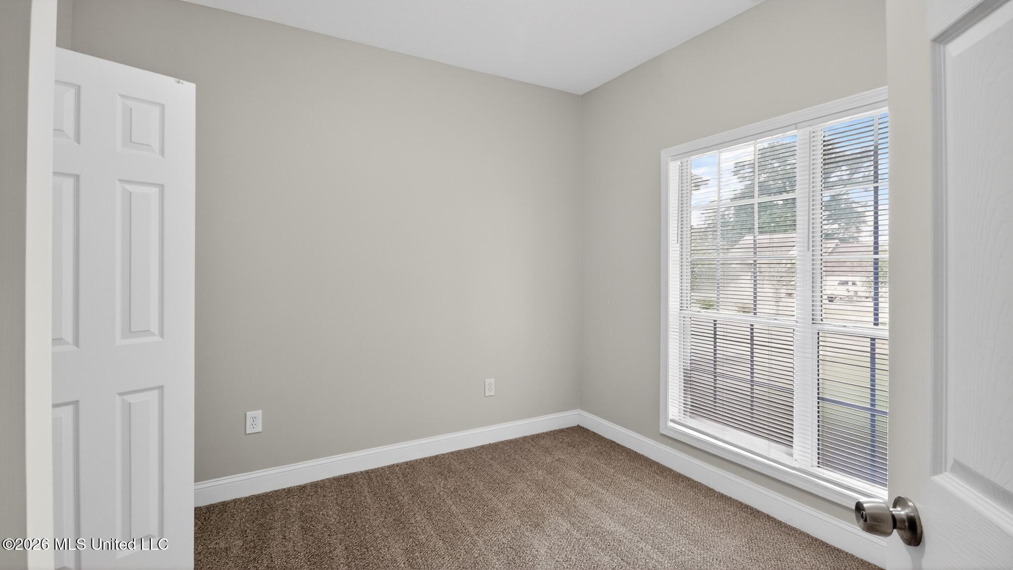 110 Live Oaks Boulevard Property Photo 10