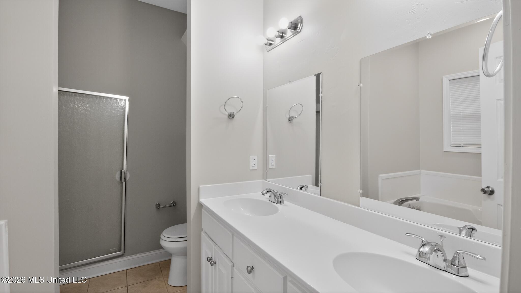 110 Live Oaks Boulevard Property Photo 16