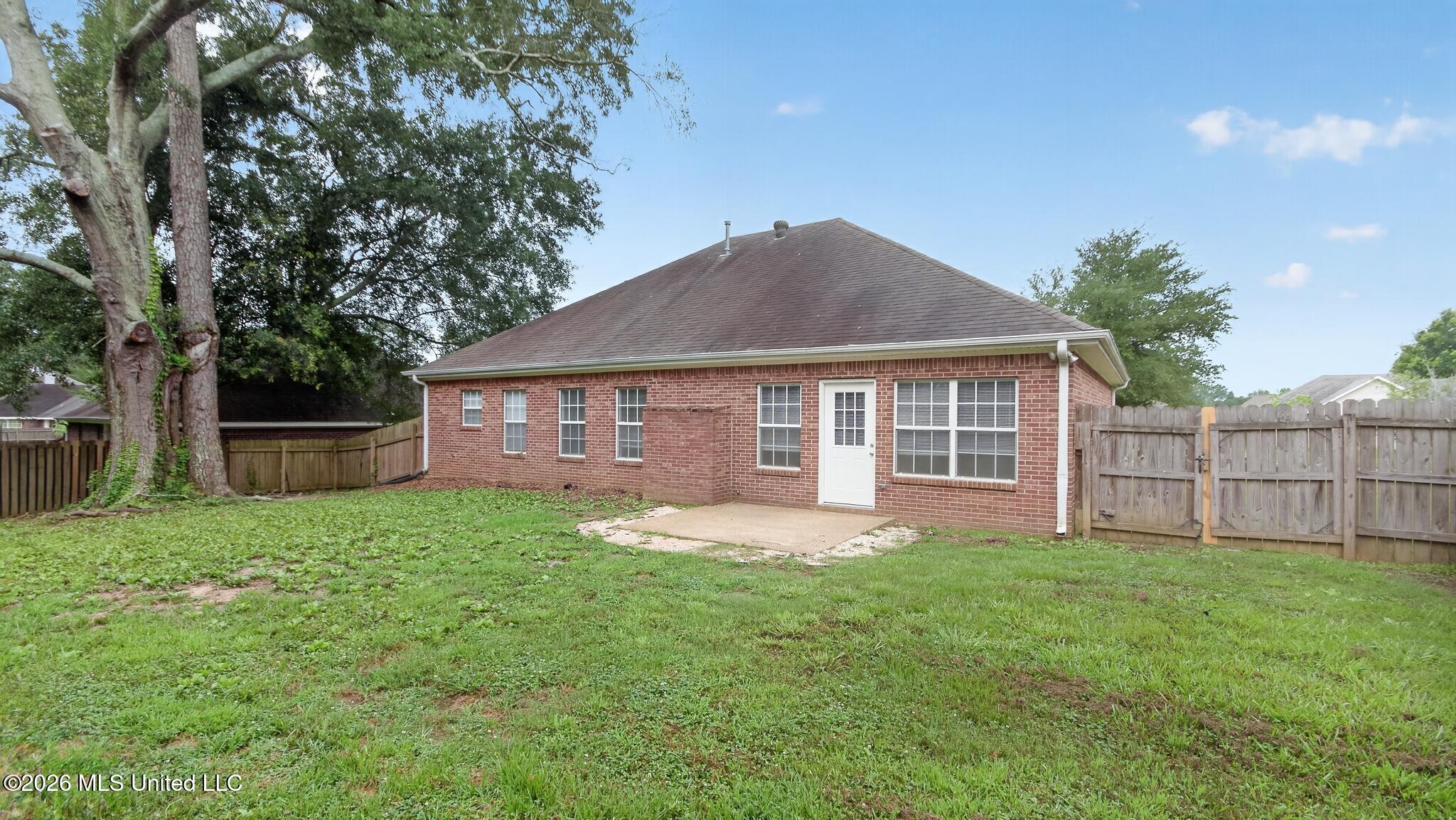 110 Live Oaks Boulevard Property Photo 19