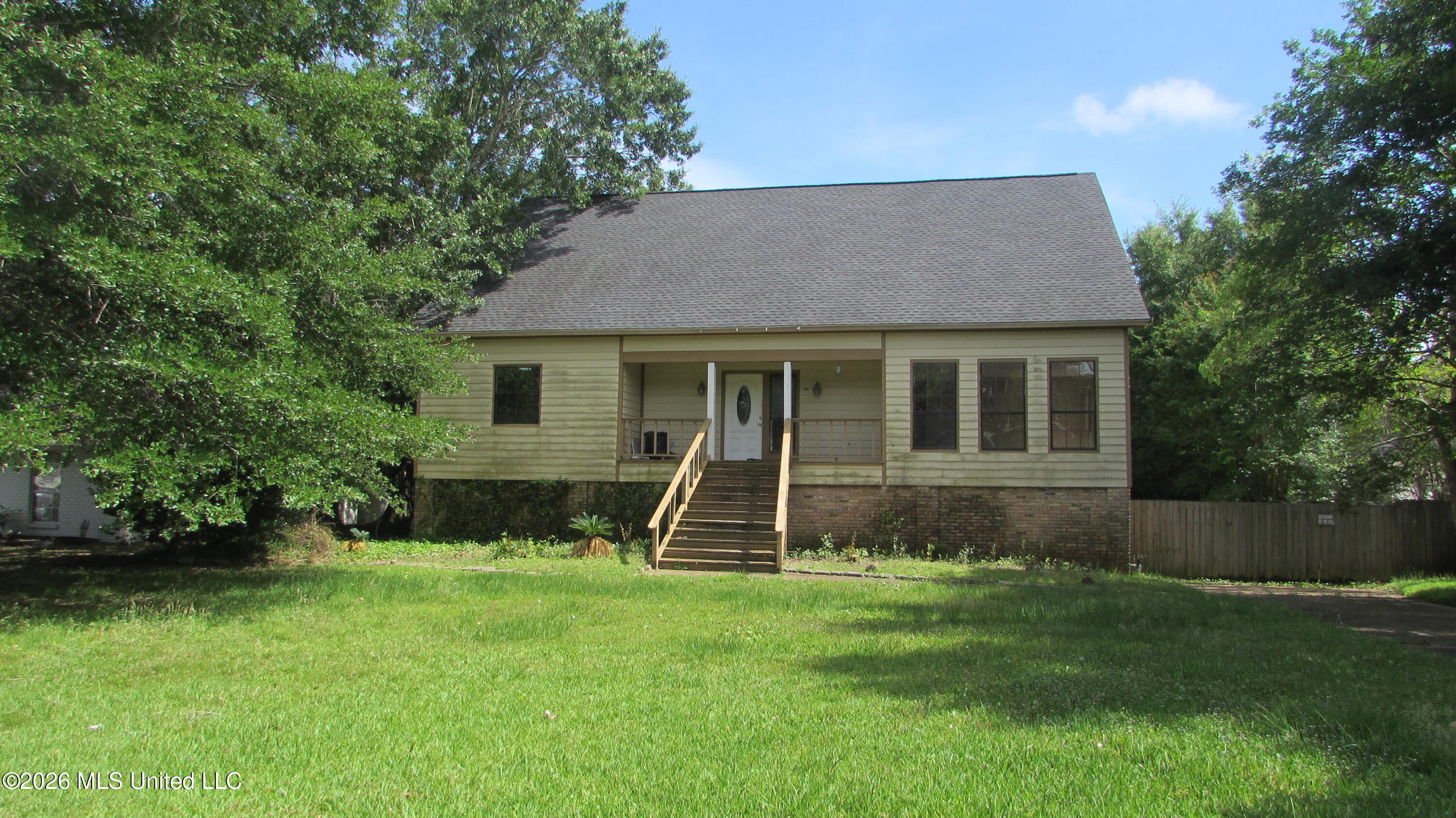 14 Greenbriar Drive Property Photo 1