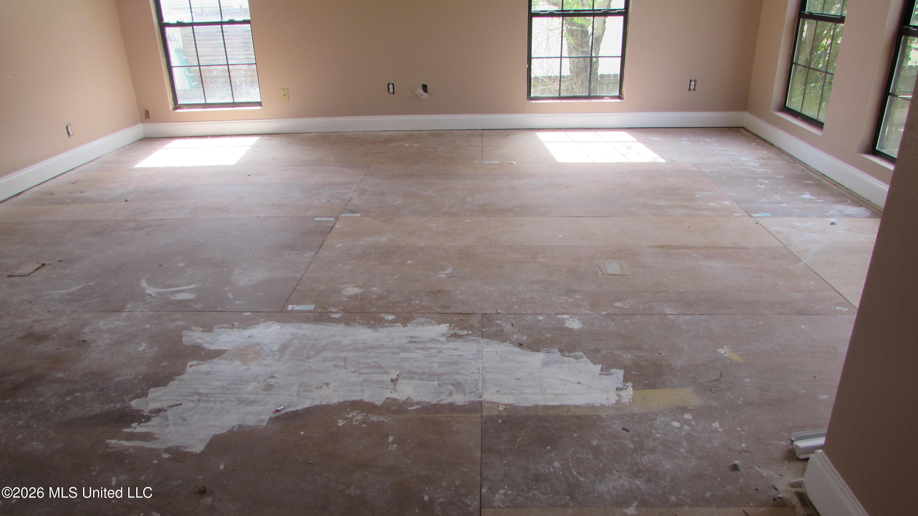 14 Greenbriar Drive Property Photo 4