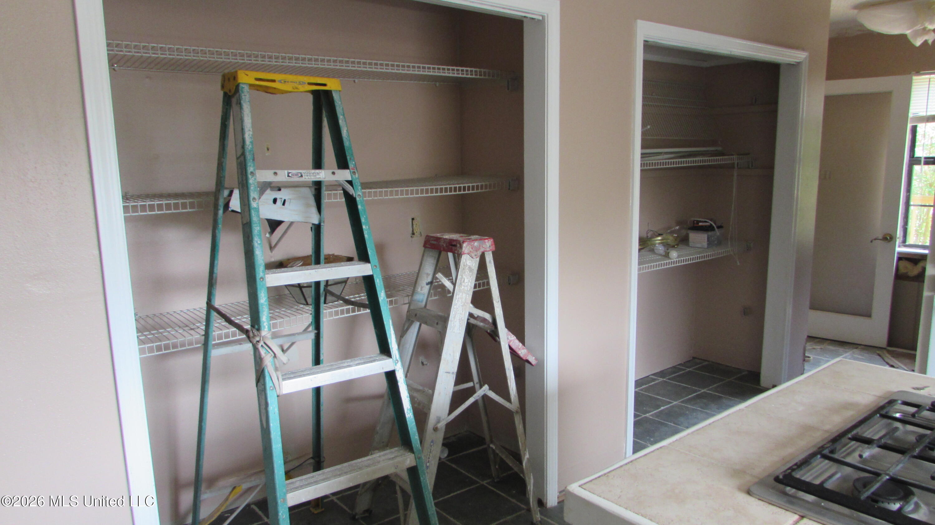 14 Greenbriar Drive Property Photo 6