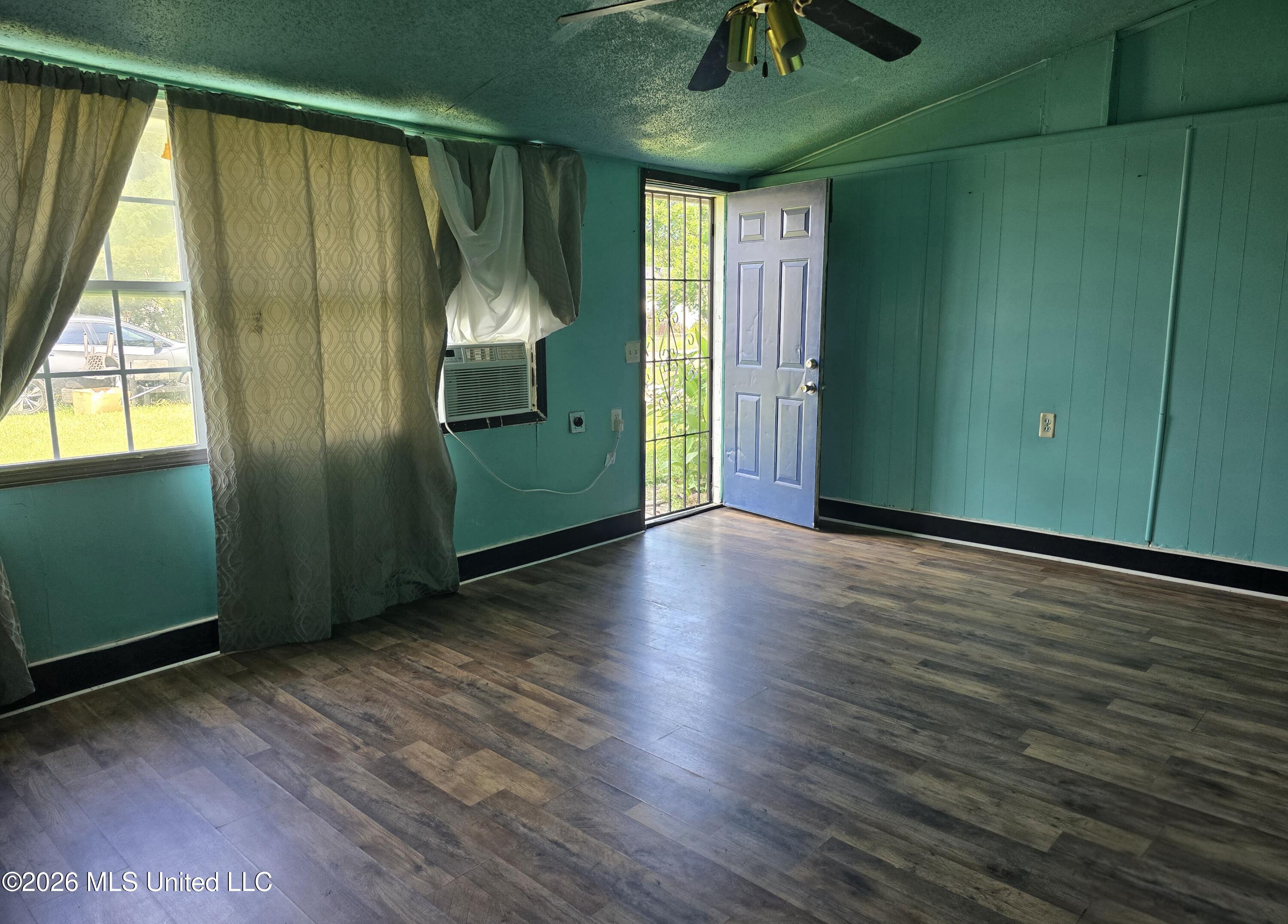 547 N Delta Street Property Photo 2