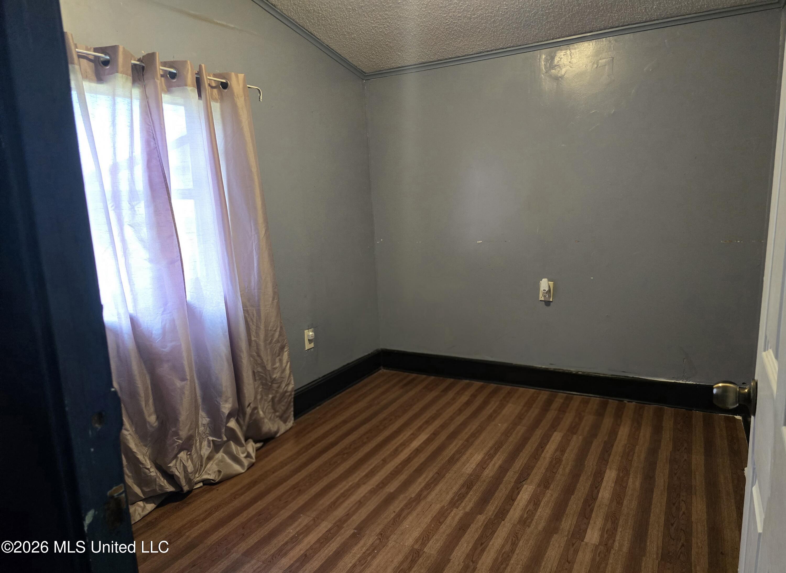 547 N Delta Street Property Photo 8