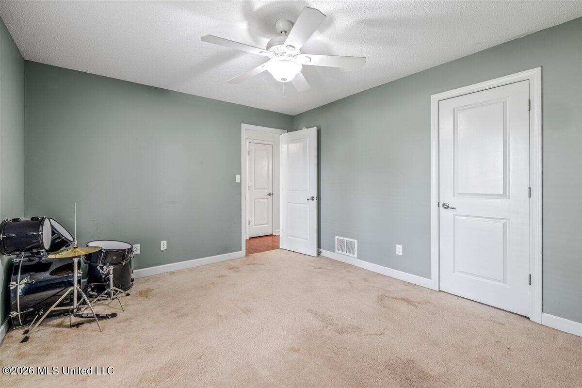 1605 Windy Lane Property Photo 11