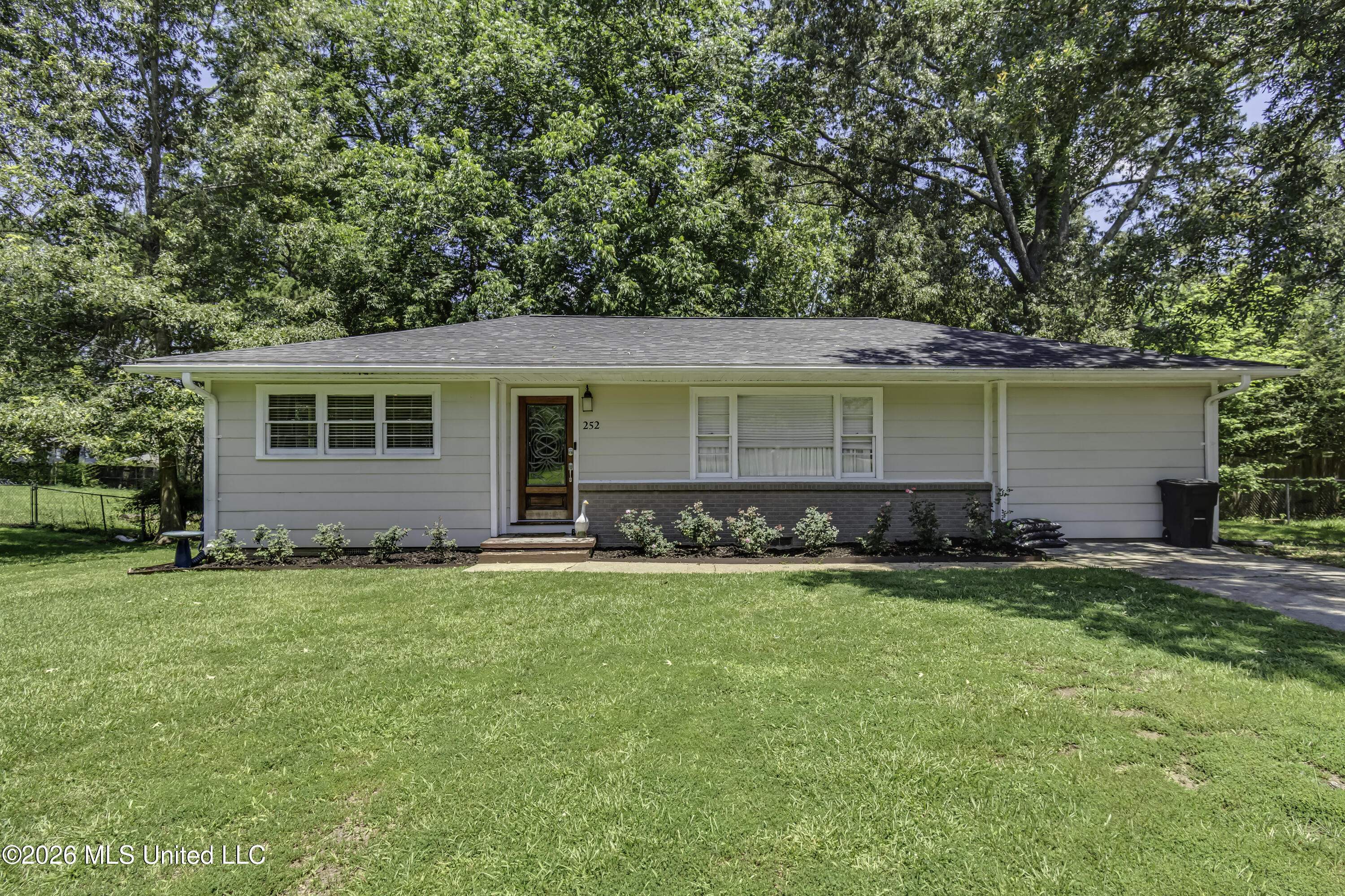 252 Marilyn Drive Property Photo 1
