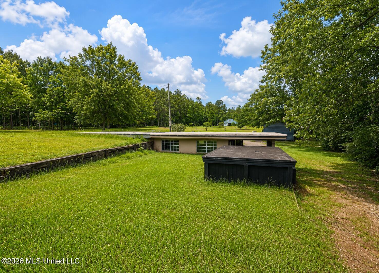 15706 57 Highway Property Photo 1