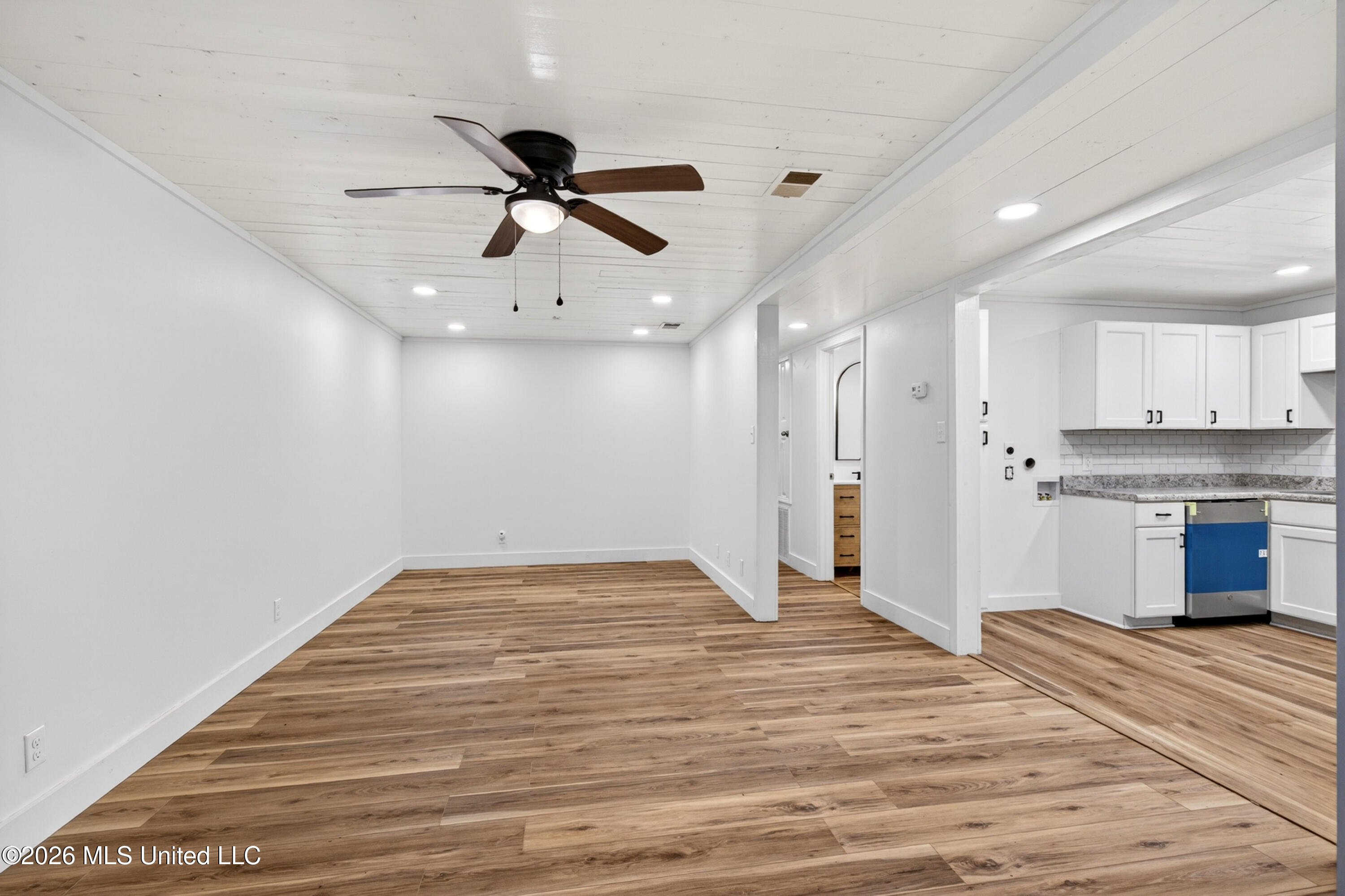 15706 57 Highway Property Photo 8