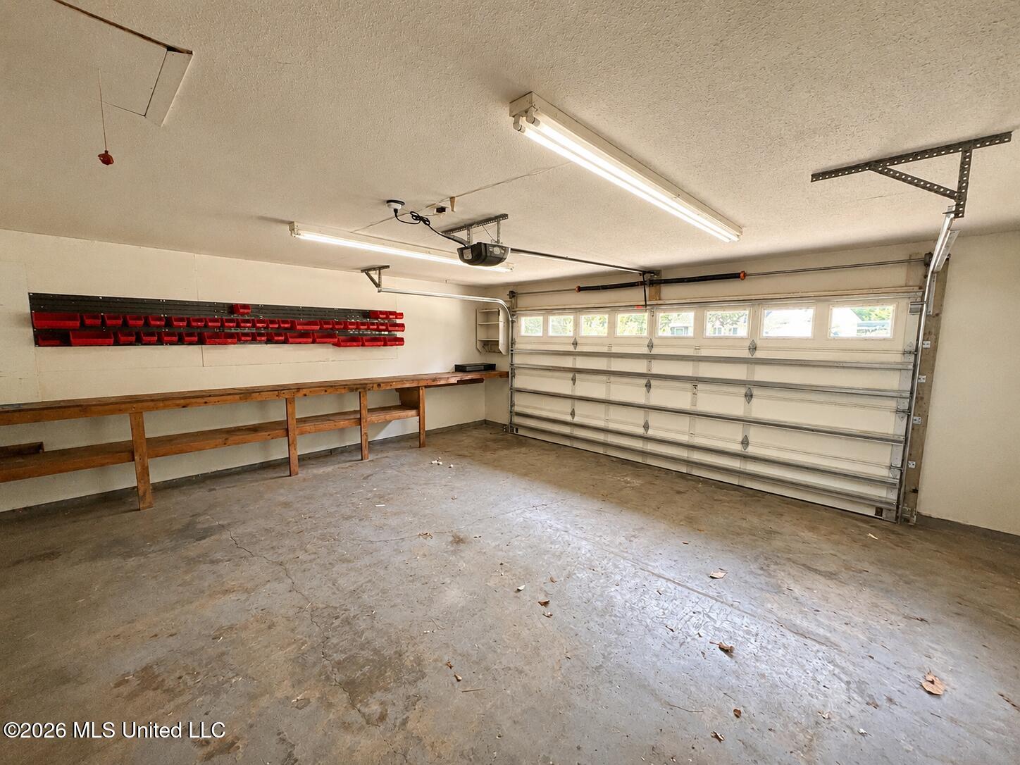 3119 Breezy Hill Lane Property Photo 4