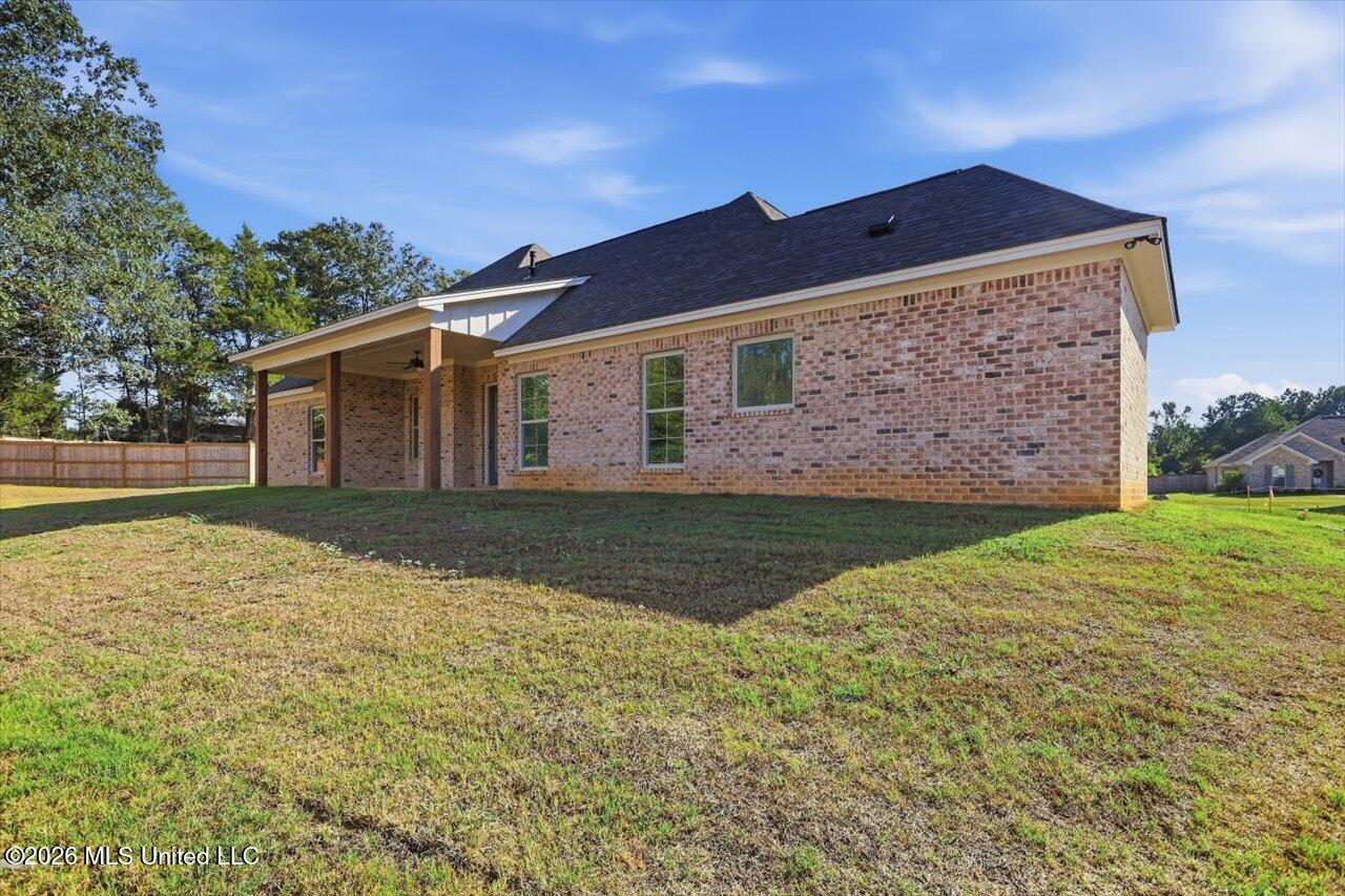 311 Jasmine Cove Lane Property Photo 32