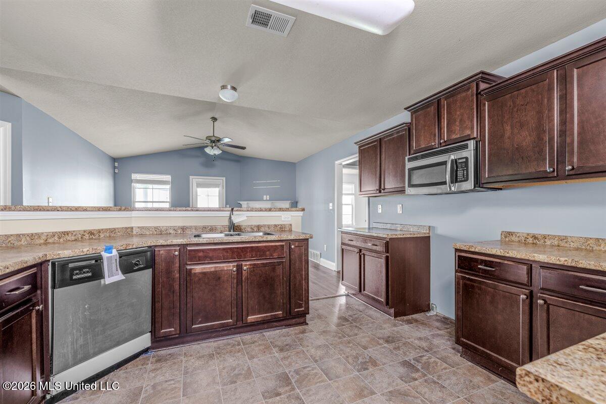 8802 Arendale Drive Property Photo 14