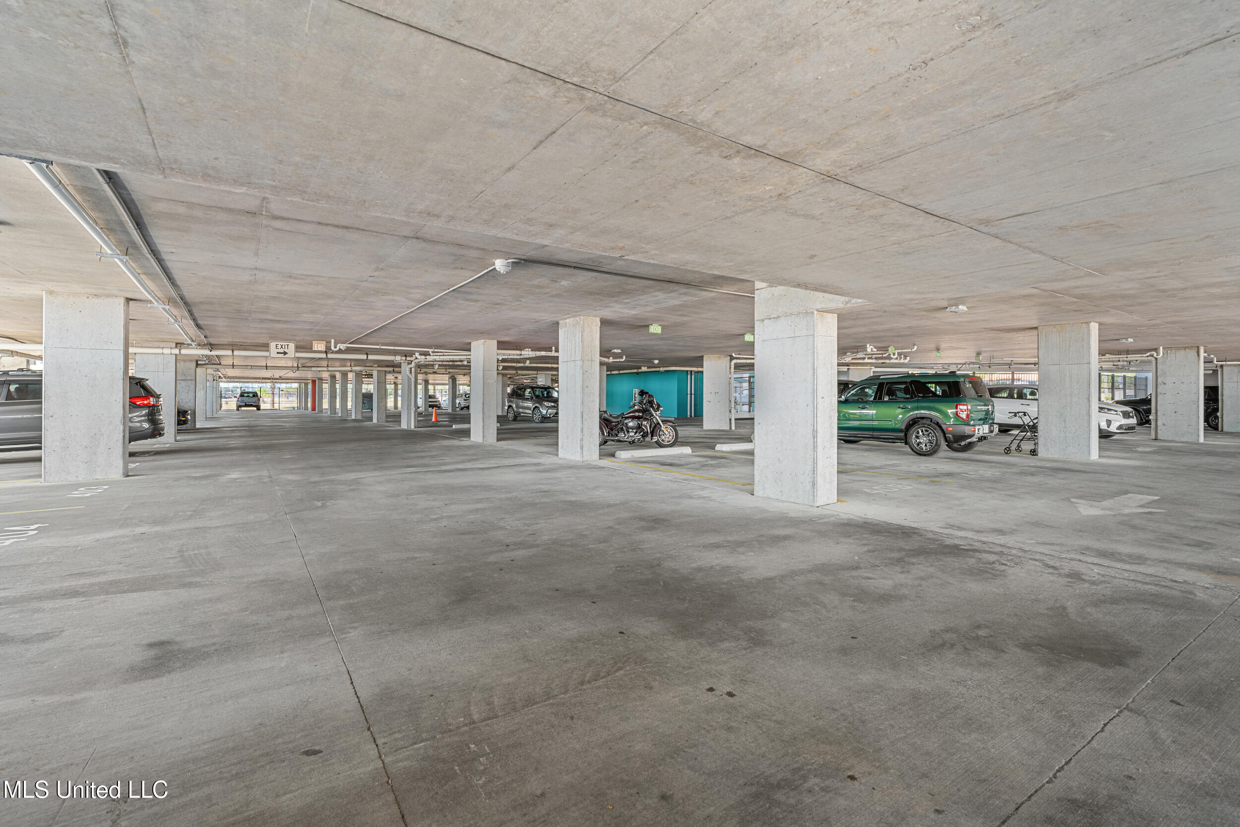 1899 Beach Boulevard Property Photo 4