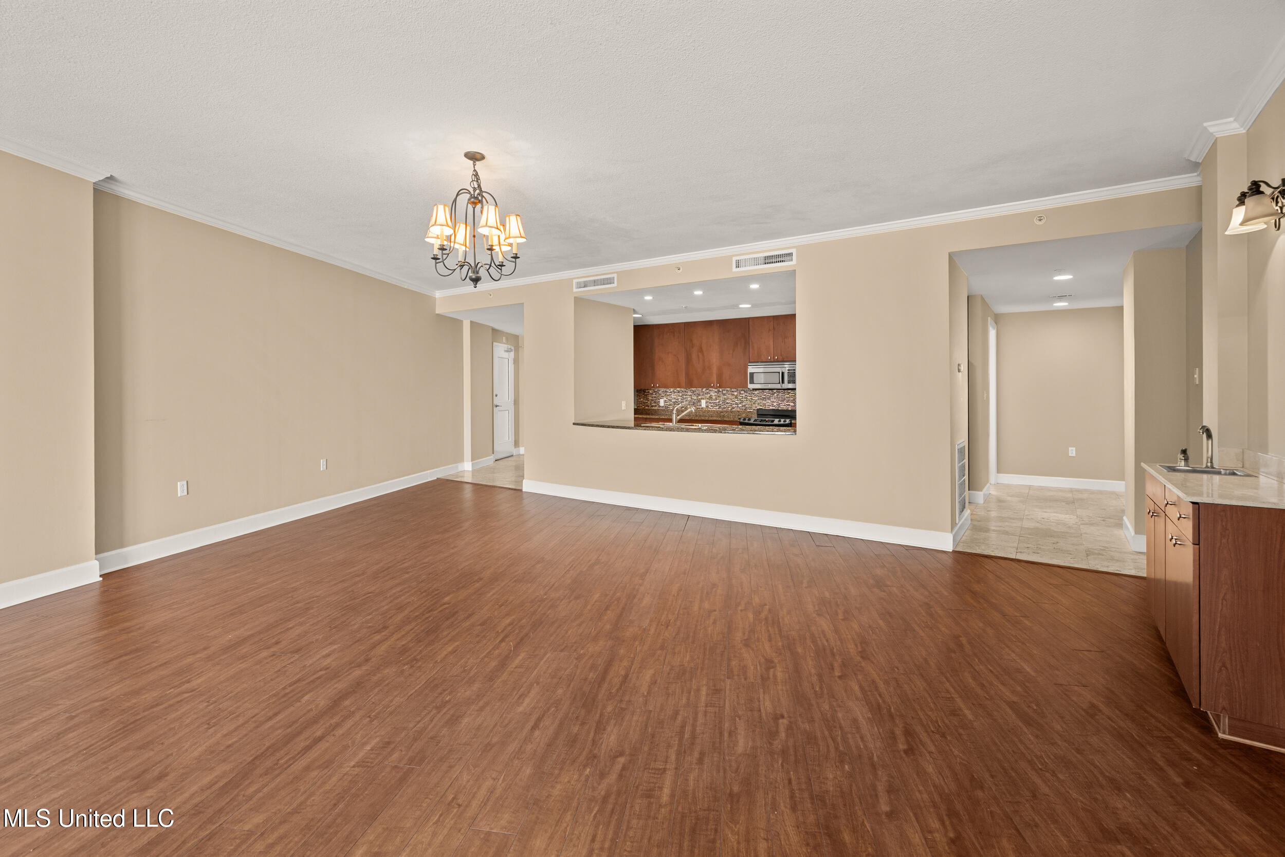 1899 Beach Boulevard Property Photo 8