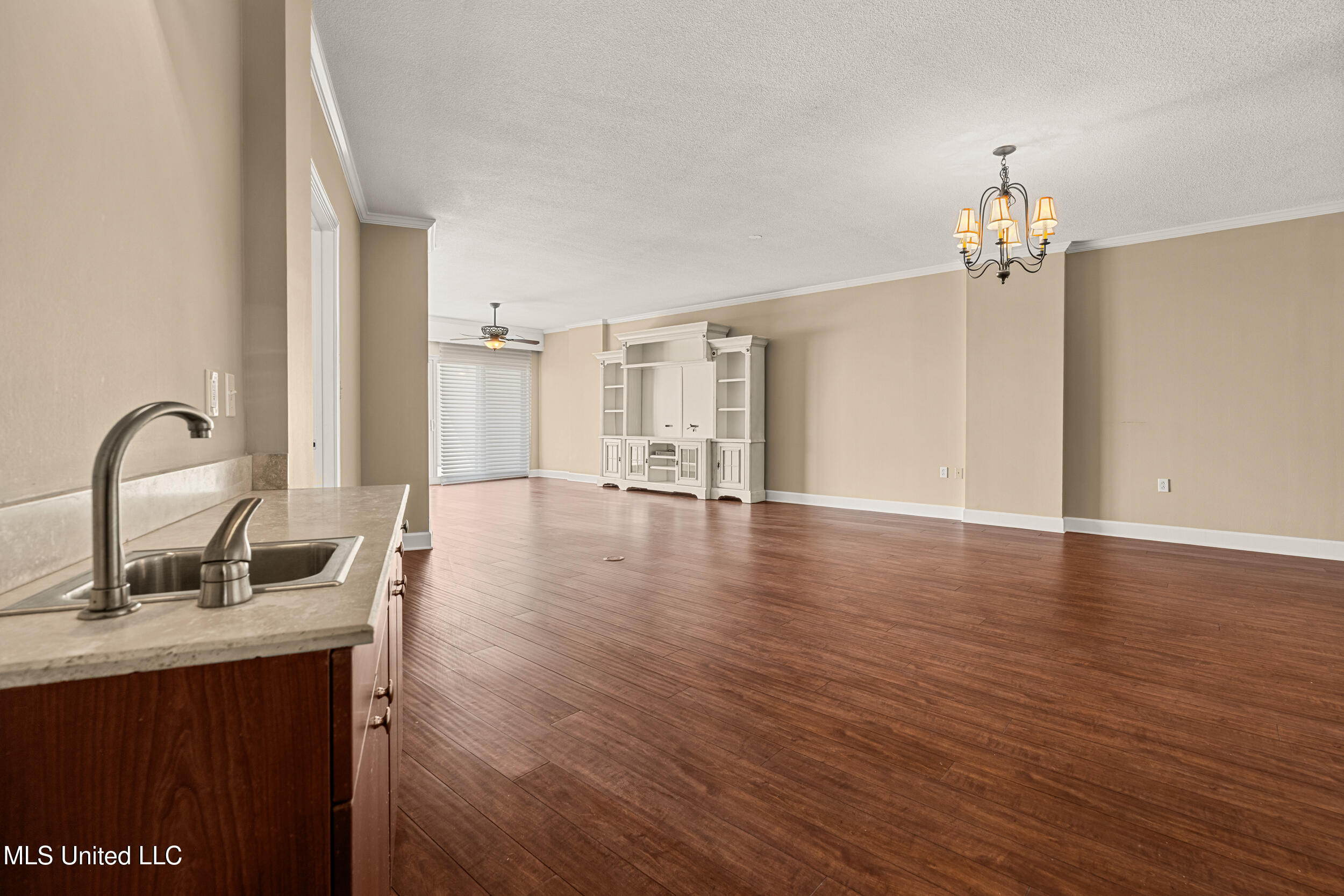 1899 Beach Boulevard Property Photo 10