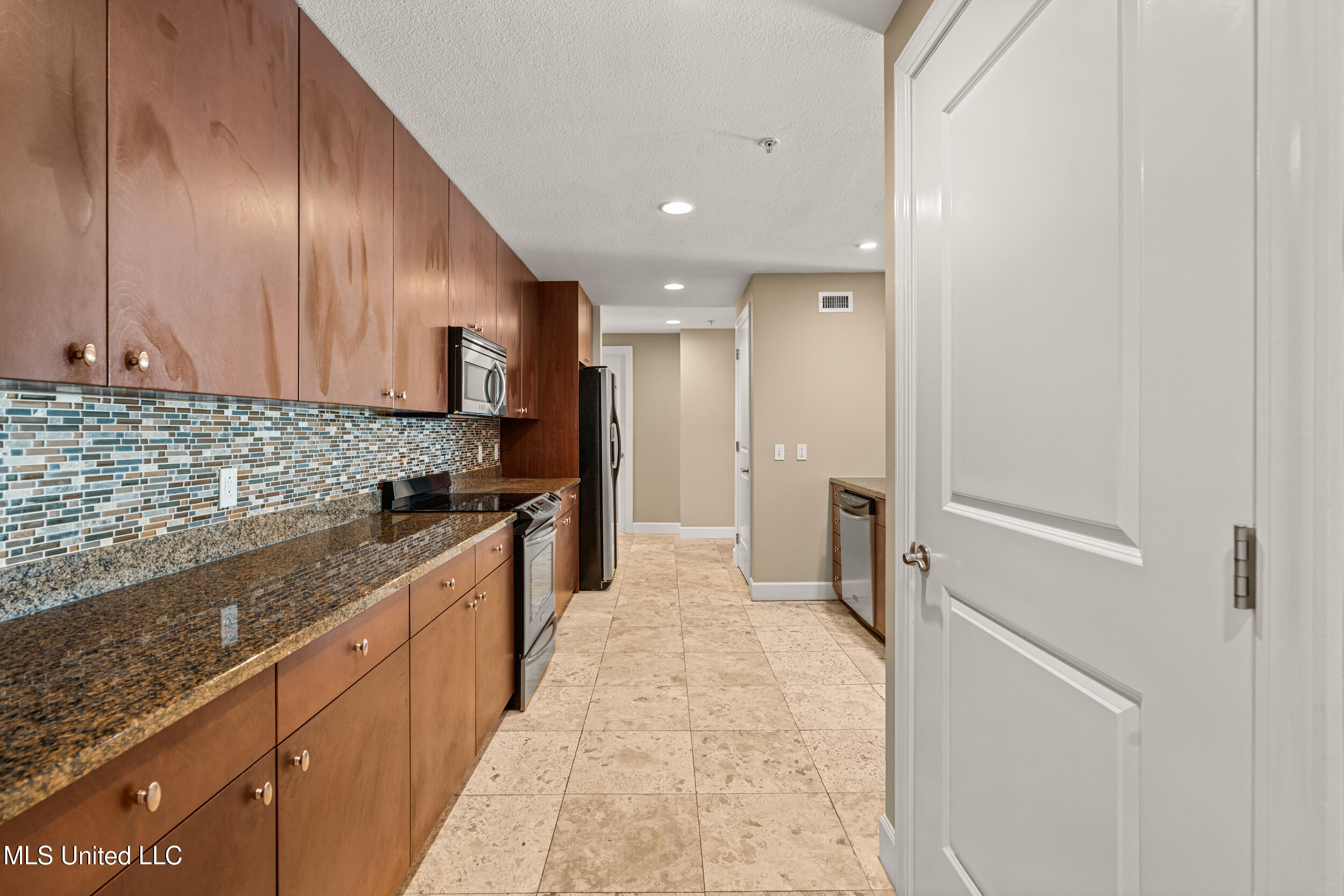 1899 Beach Boulevard Property Photo 20