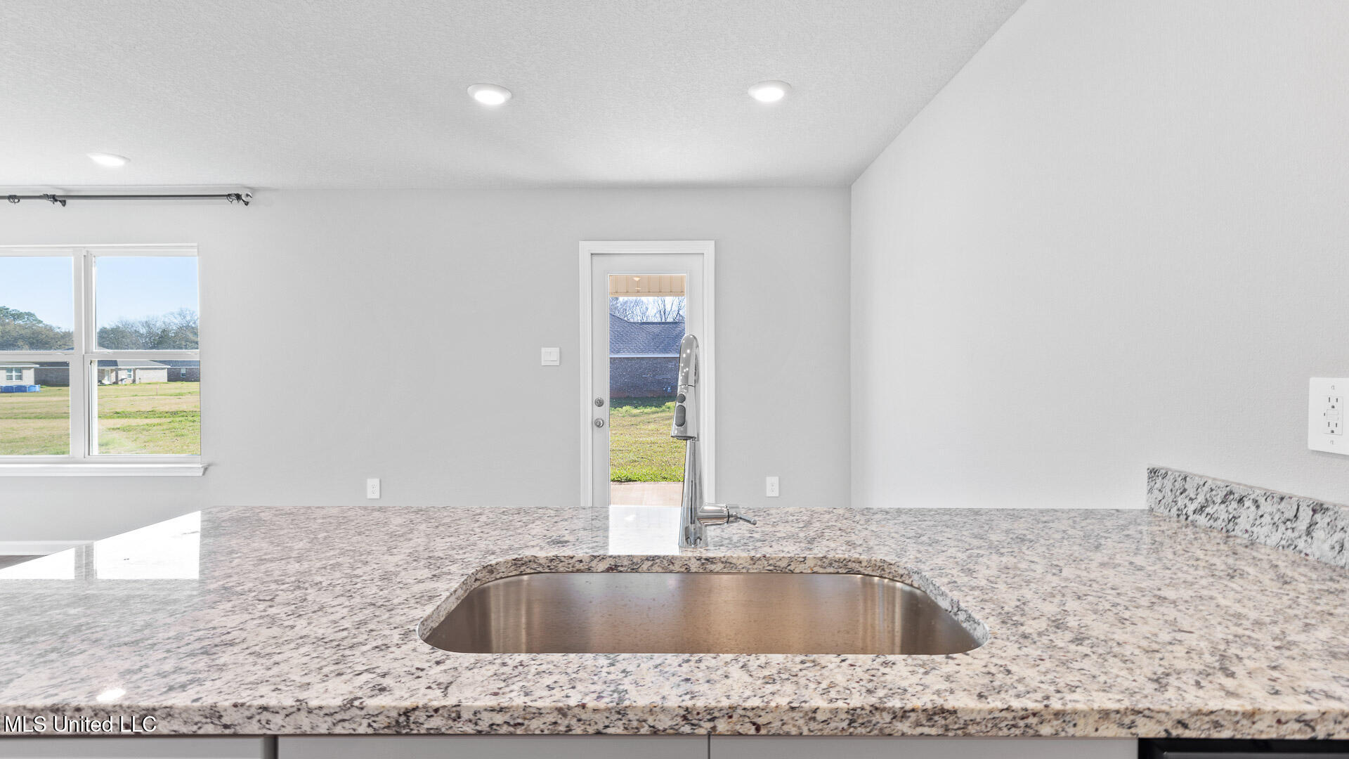 13420 Grove Cove Property Photo 9