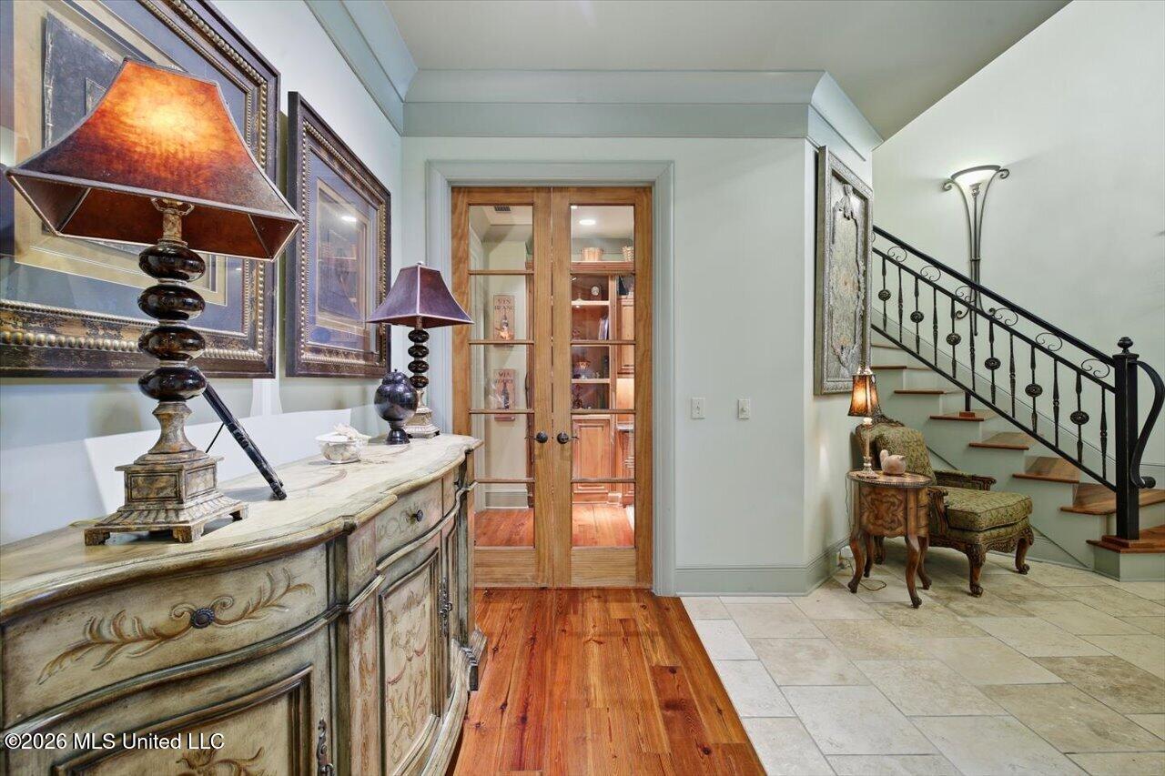 385 Kingsbridge Road Property Photo 5