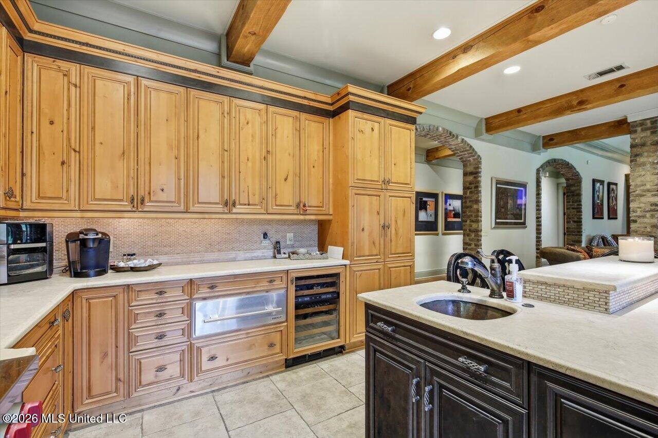 385 Kingsbridge Road Property Photo 10