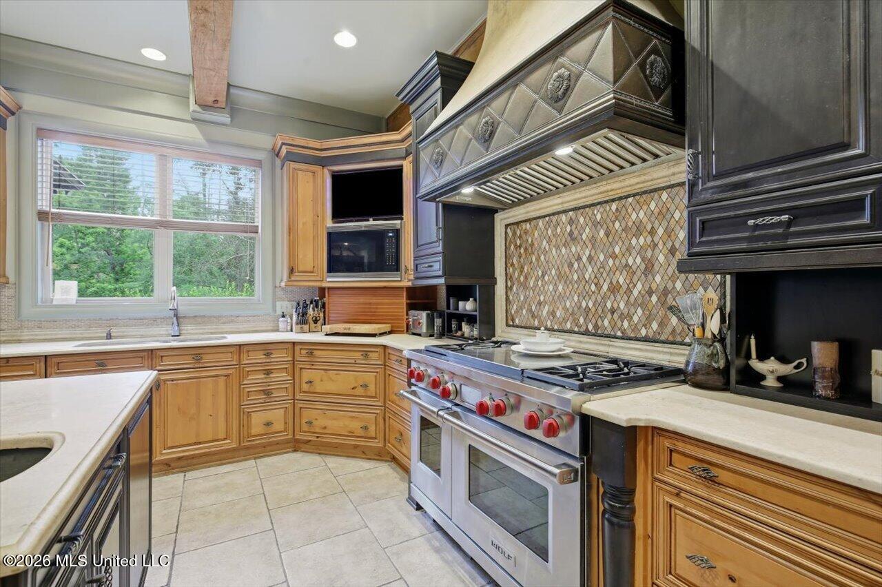 385 Kingsbridge Road Property Photo 11
