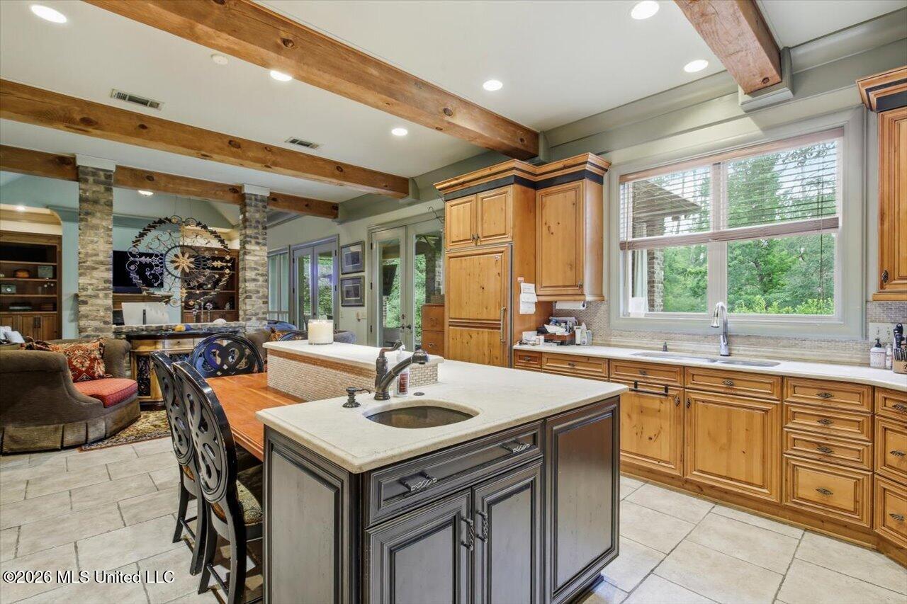 385 Kingsbridge Road Property Photo 12