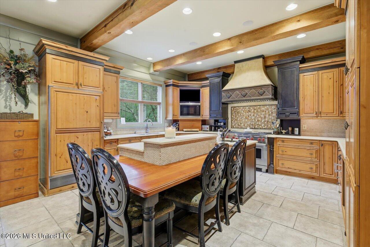 385 Kingsbridge Road Property Photo 13