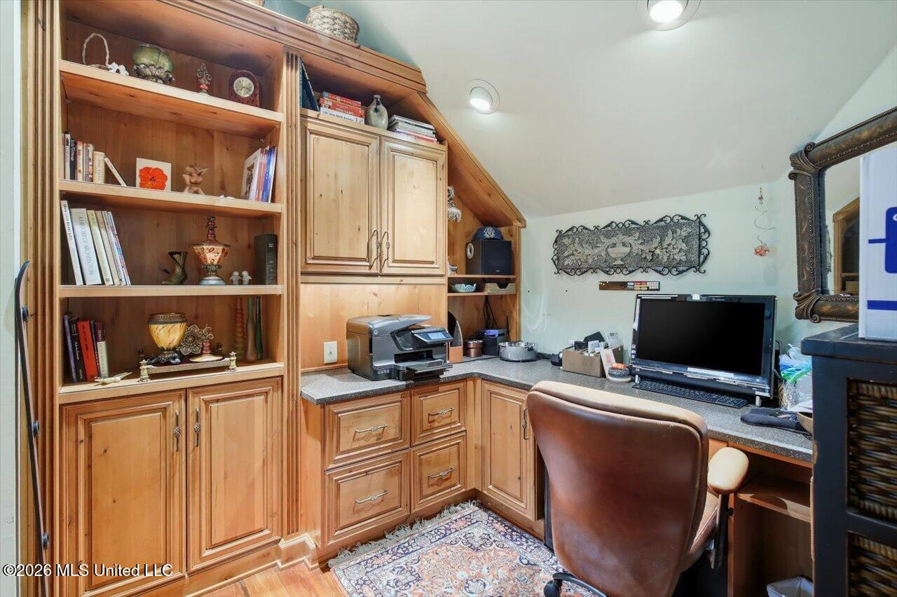 385 Kingsbridge Road Property Photo 20