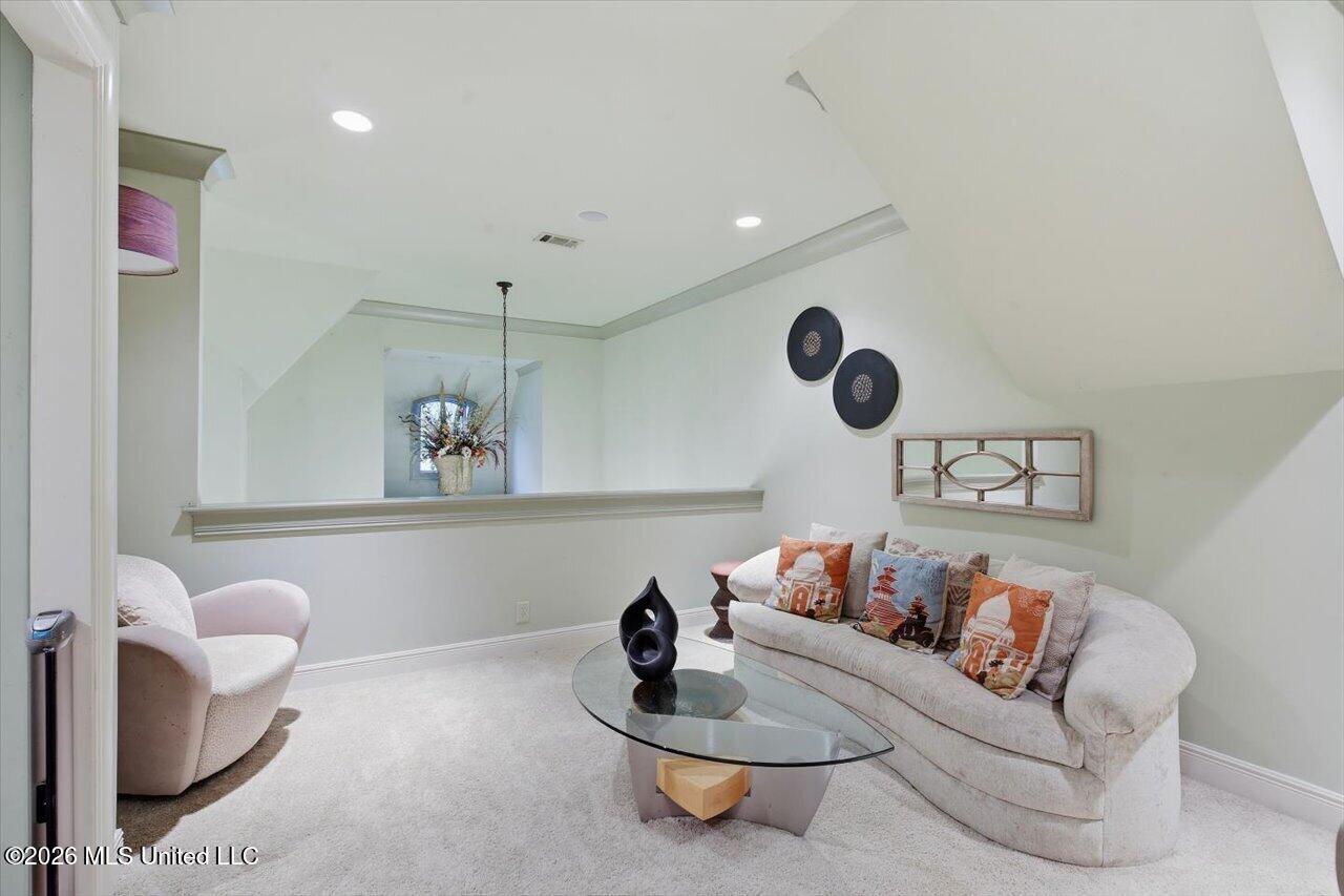 385 Kingsbridge Road Property Photo 23