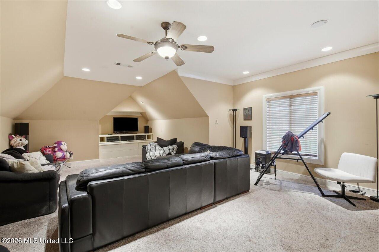 385 Kingsbridge Road Property Photo 26