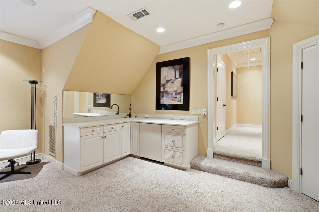 385 Kingsbridge Road Property Photo 27