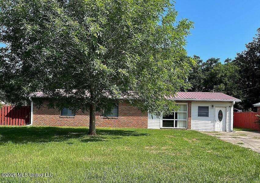 703 E Old Pass Road Property Photo 1