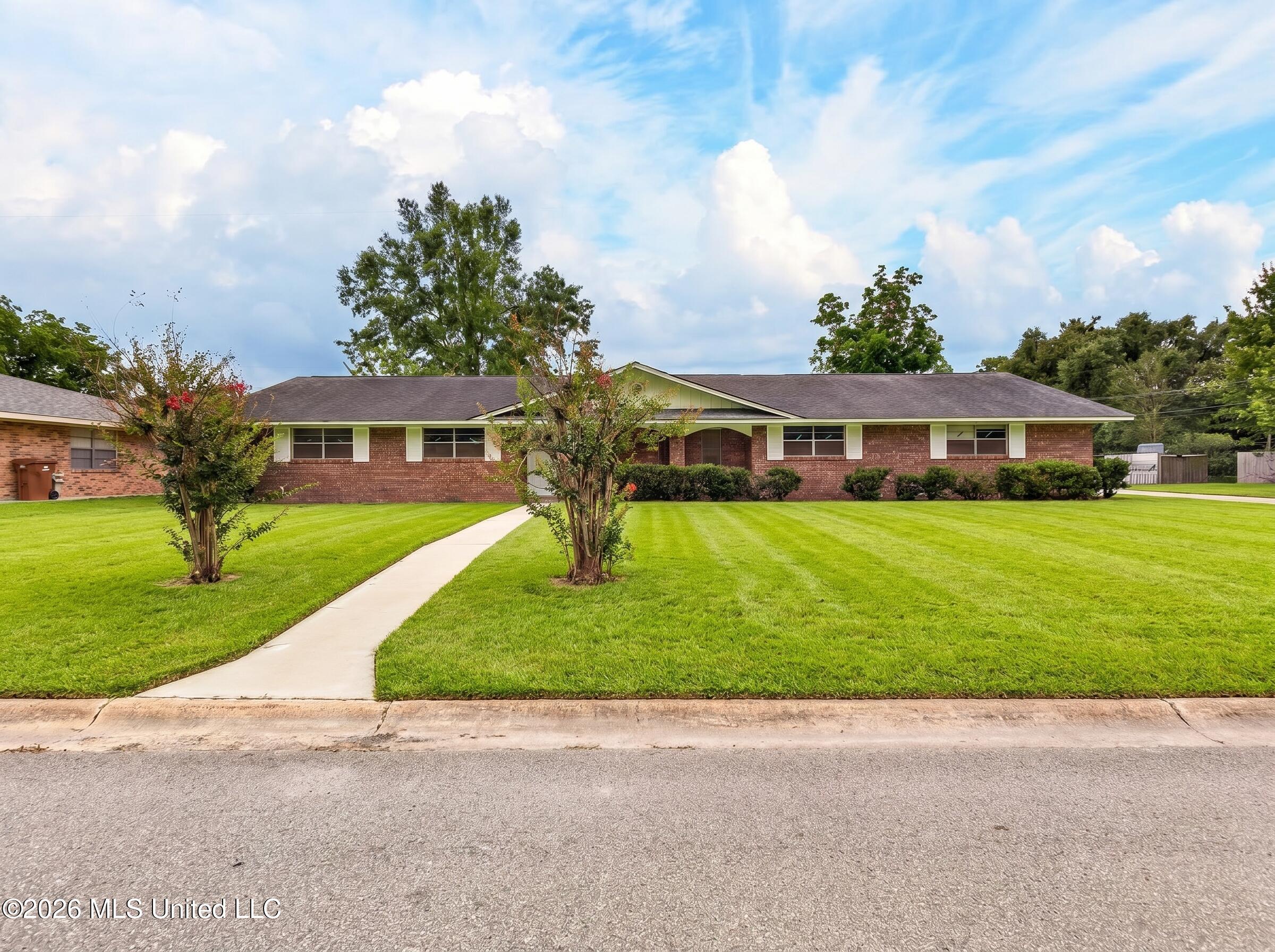 6 Pecan Circle Property Photo 1
