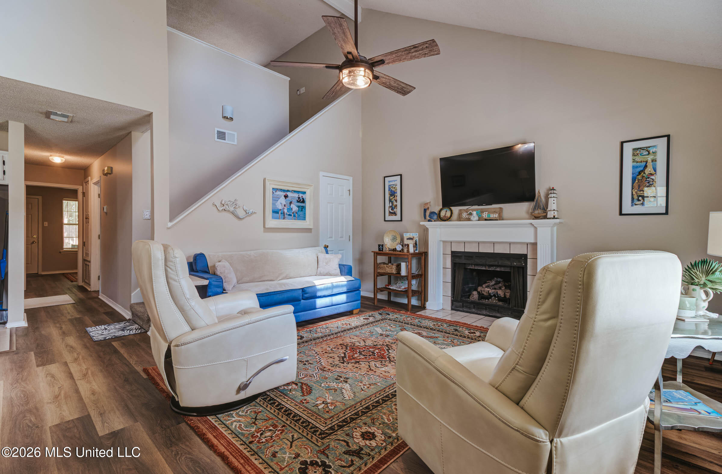 517 Heatherstone Circle Property Photo 3