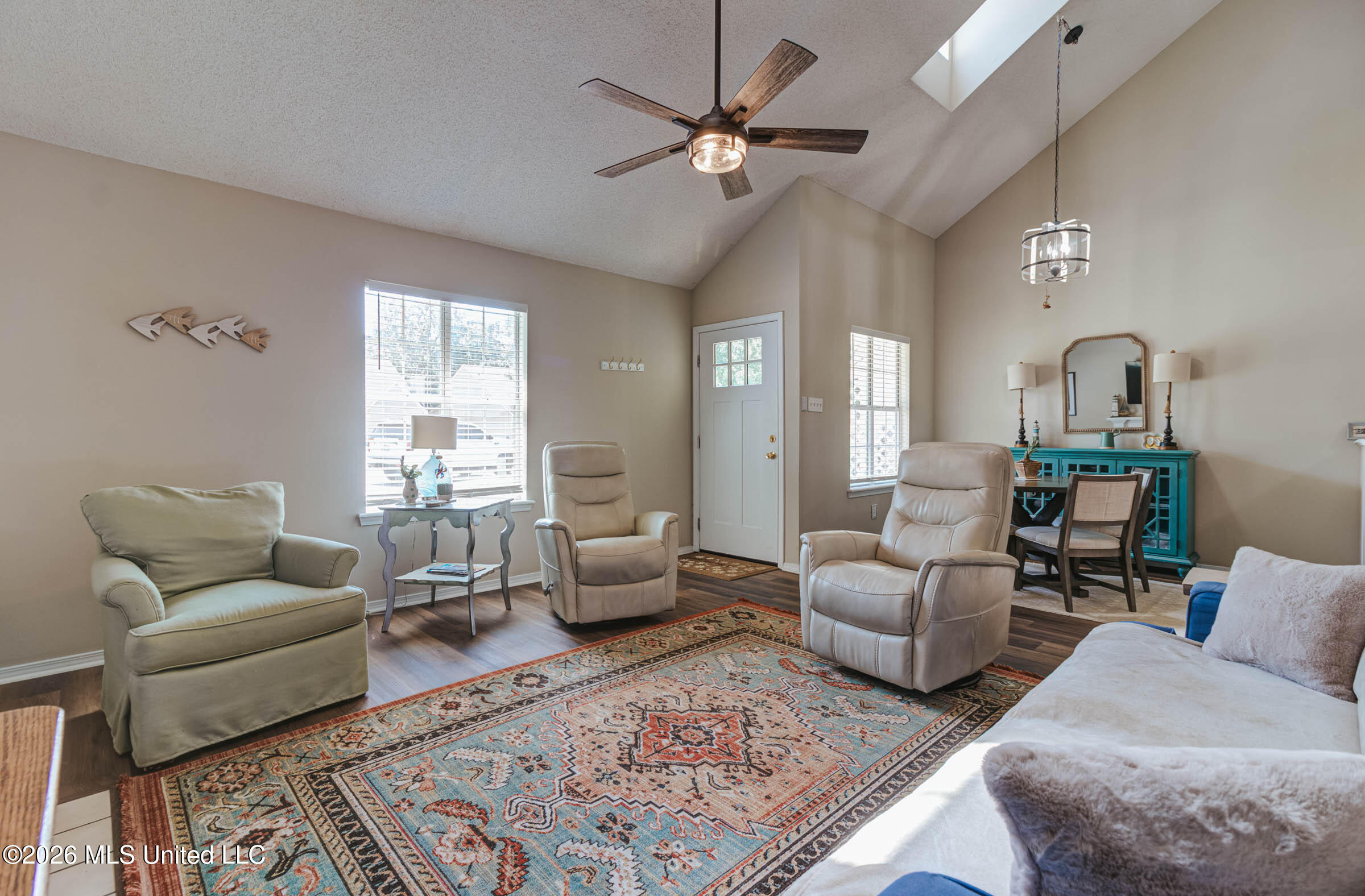 517 Heatherstone Circle Property Photo 4