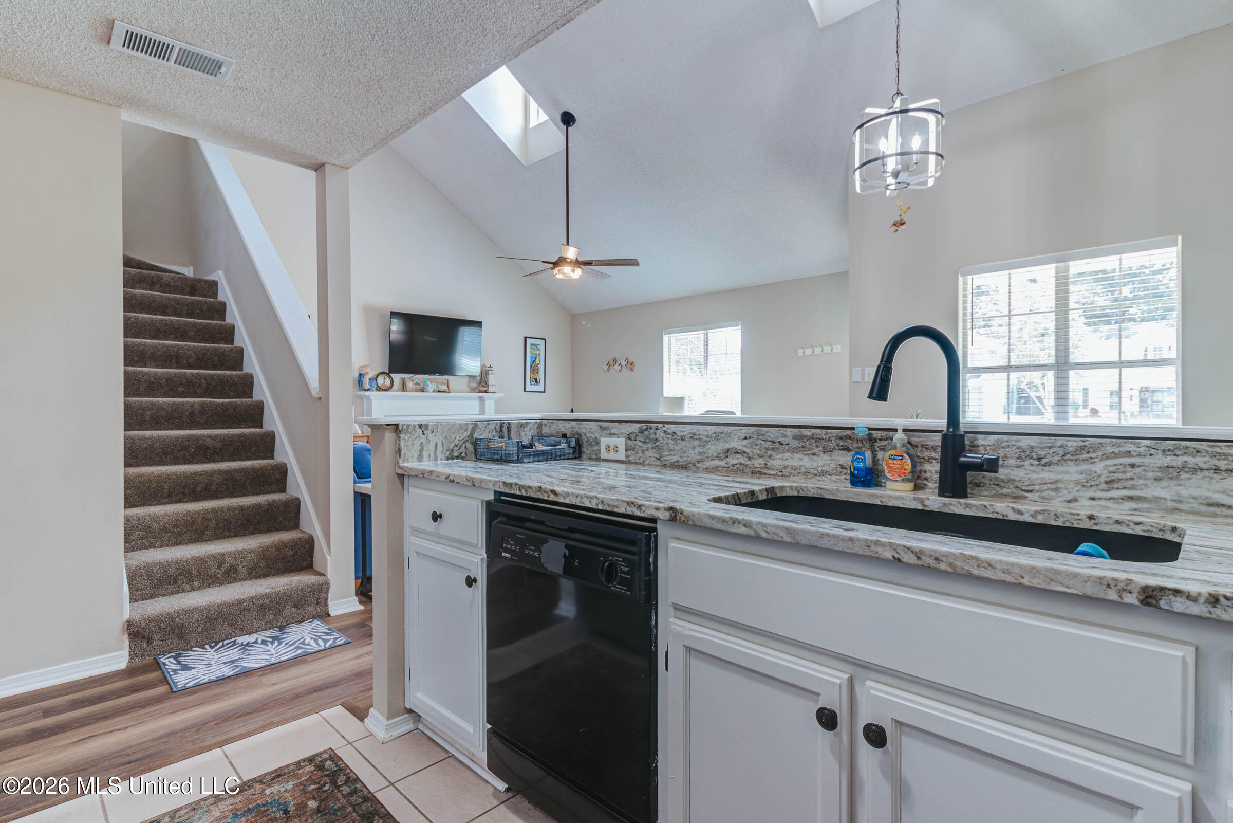 517 Heatherstone Circle Property Photo 7
