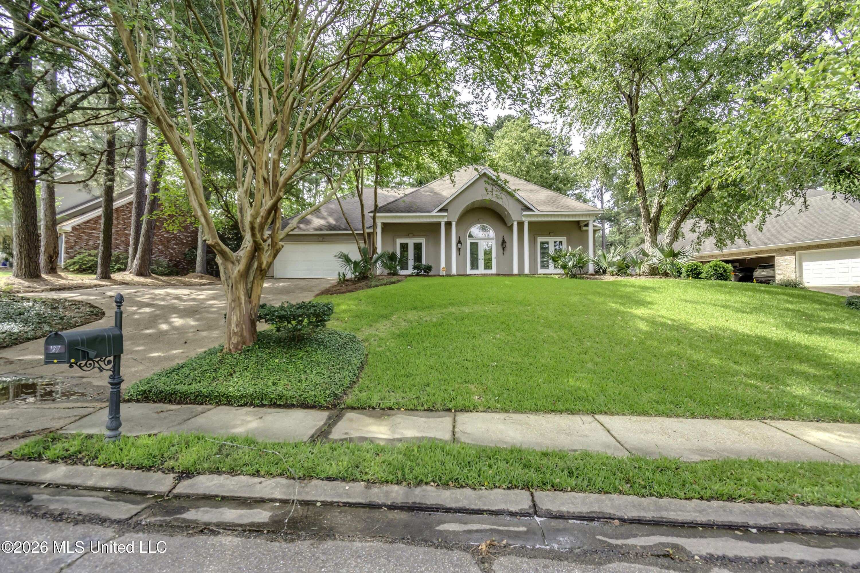 137 Whisper Lake Boulevard Property Photo 2