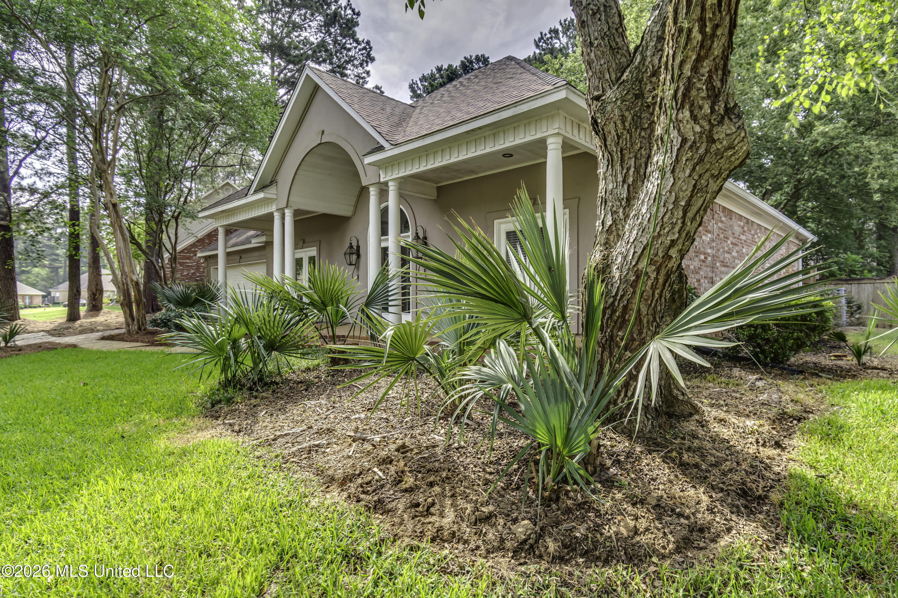 137 Whisper Lake Boulevard Property Photo 3