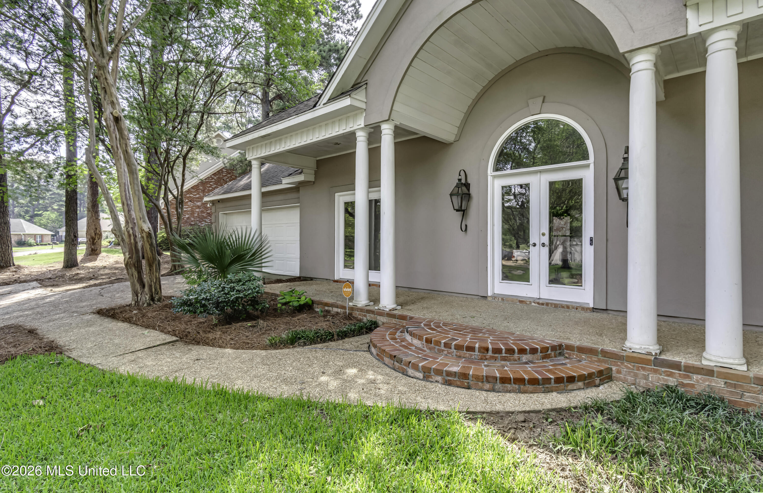 137 Whisper Lake Boulevard Property Photo 4