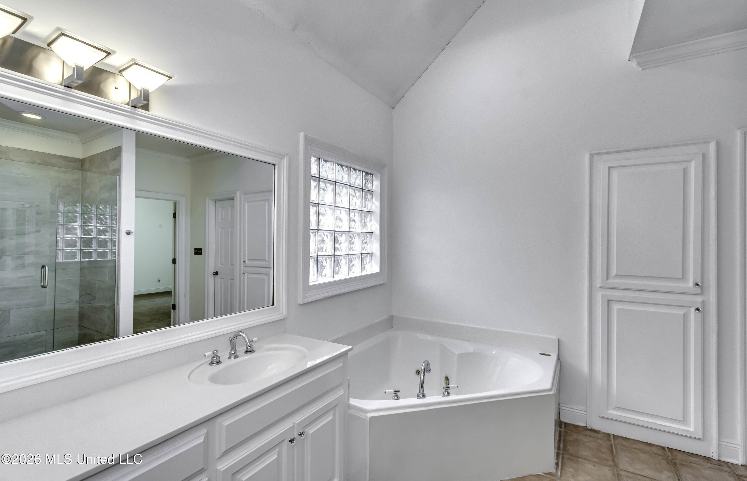 137 Whisper Lake Boulevard Property Photo 40