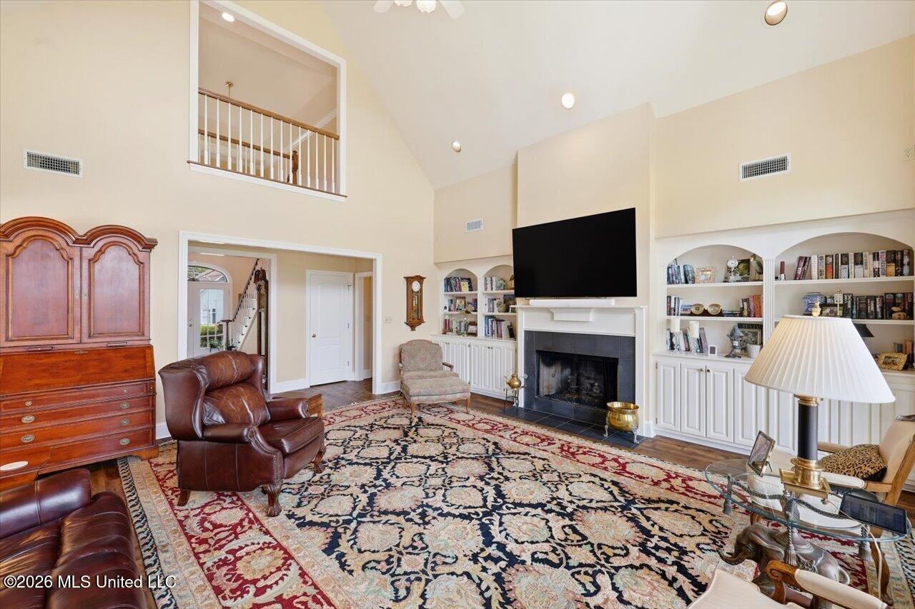 103 Woodlands Green Drive Property Photo 8