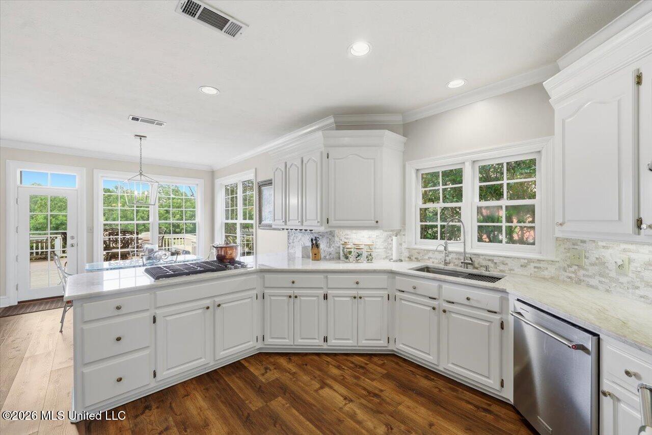 103 Woodlands Green Drive Property Photo 13