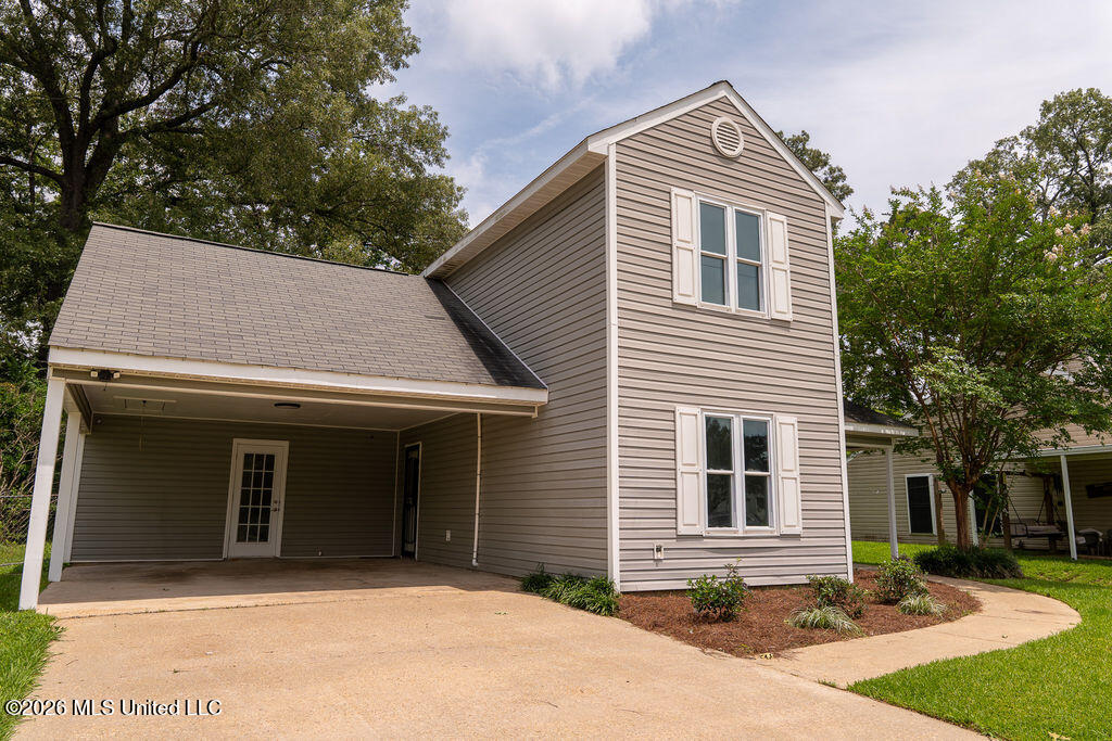 1814 Twin Pine Drive Property Photo 3