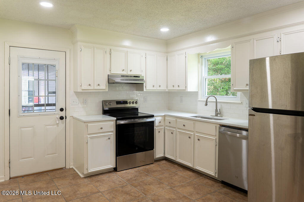 1814 Twin Pine Drive Property Photo 6