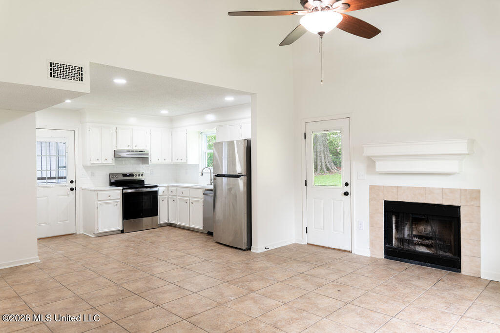 1814 Twin Pine Drive Property Photo 8